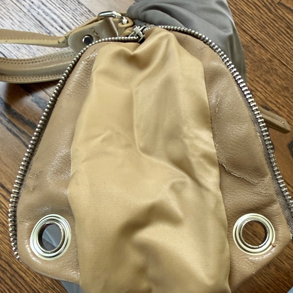 Sondra Roberts Women’s Gray Beige Shoulder Bag With Unique Side Panels - Picture 9 of 11